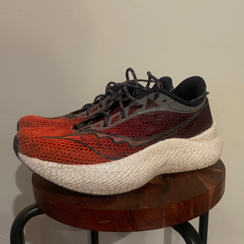 Women’s Saucony Endorphin Pro 3. Size 8.